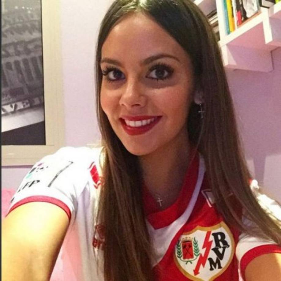 Cristina Pedroche es declarada aficionada del Rayo Vallecano de España.