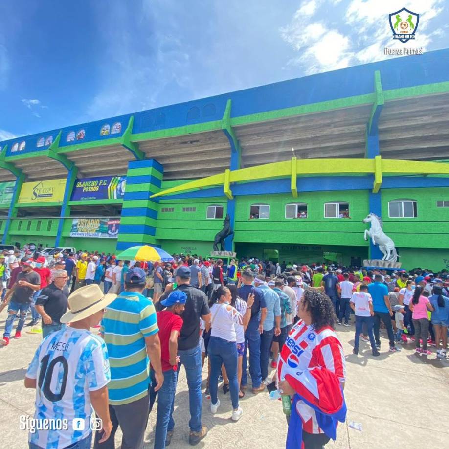 En Olancho, el Olimpia causó una locura para el partido contra los Potros y en las afueras del estadio Juan Ramón Brevé Vargas las filas para entrar eran largas.