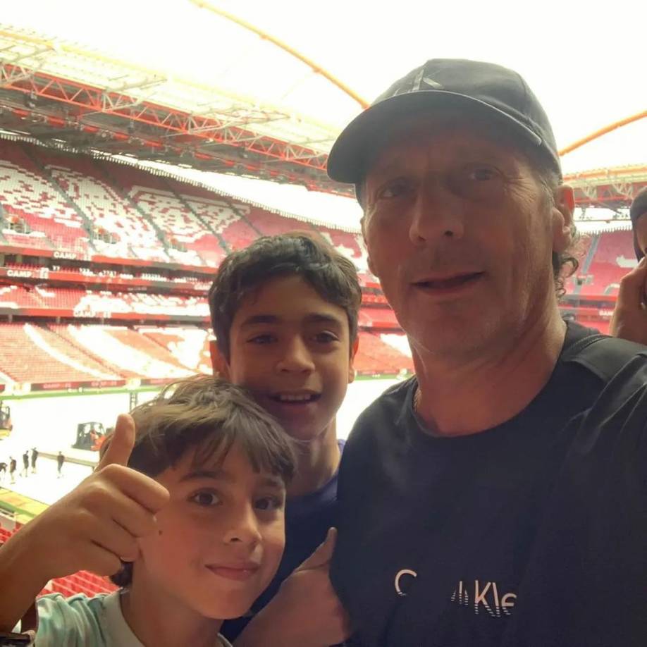 El técnico del campeón Olimpia también estuvo en Portugal y no perdió la oportunidad de entrar al Estadio da Luz del Benfica.
