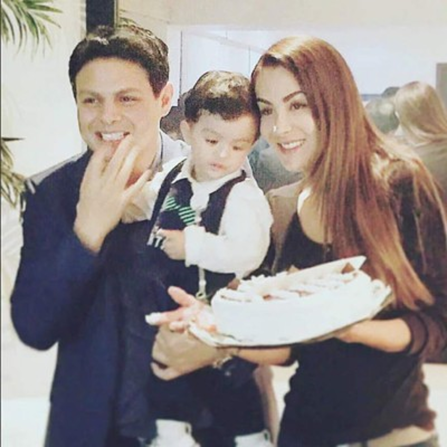 <br/>Actualmente la expareja se encuentra en un fuerte pelito legal por la custodia de su hijo Emmanuel. Giovanni Medina es quien tiene la patria potestad del pequeño. <br/>
