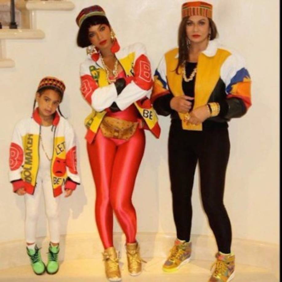Beyoncé no abandona la música ni para disfrazarse. La familia al completo de la cantante se caracterizó como el grupo de los ochenta de hip hop Salt-N-Pepa. La diva de la canción hizo un claro tributo a la rapera Cheryl 'Salt' James.