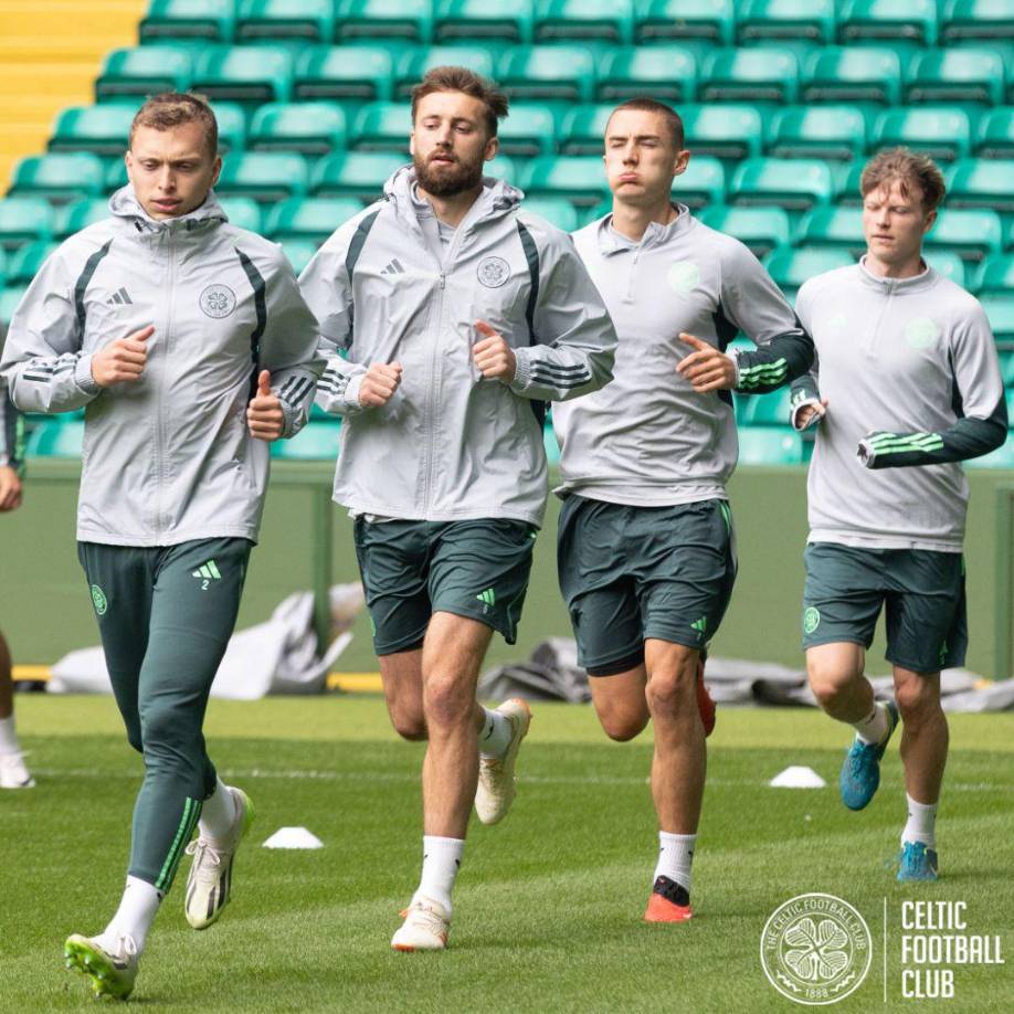 Previo a su estreno, el equipo realizó el entrenamiento previo al estreno del equipo ante el Feyenoord de Países Bajos.