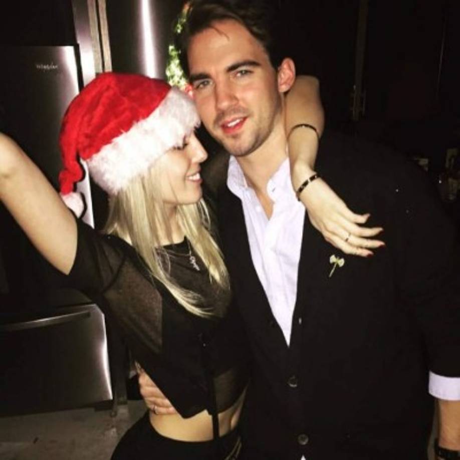 Tiene 32 años. Solo lleva el título nobiliario pues la monarquía fue disuelta en Grecia en 1973.