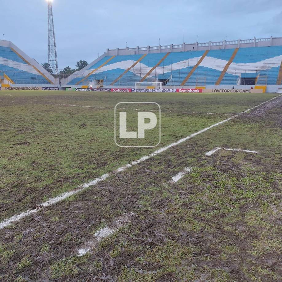 Muchas críticas le han llovido a Honduras por el horrible estado de la cancha del estadio Morazán. “Vergüenza, impresentable”, entre otras palabras han usado a nivel internacional.