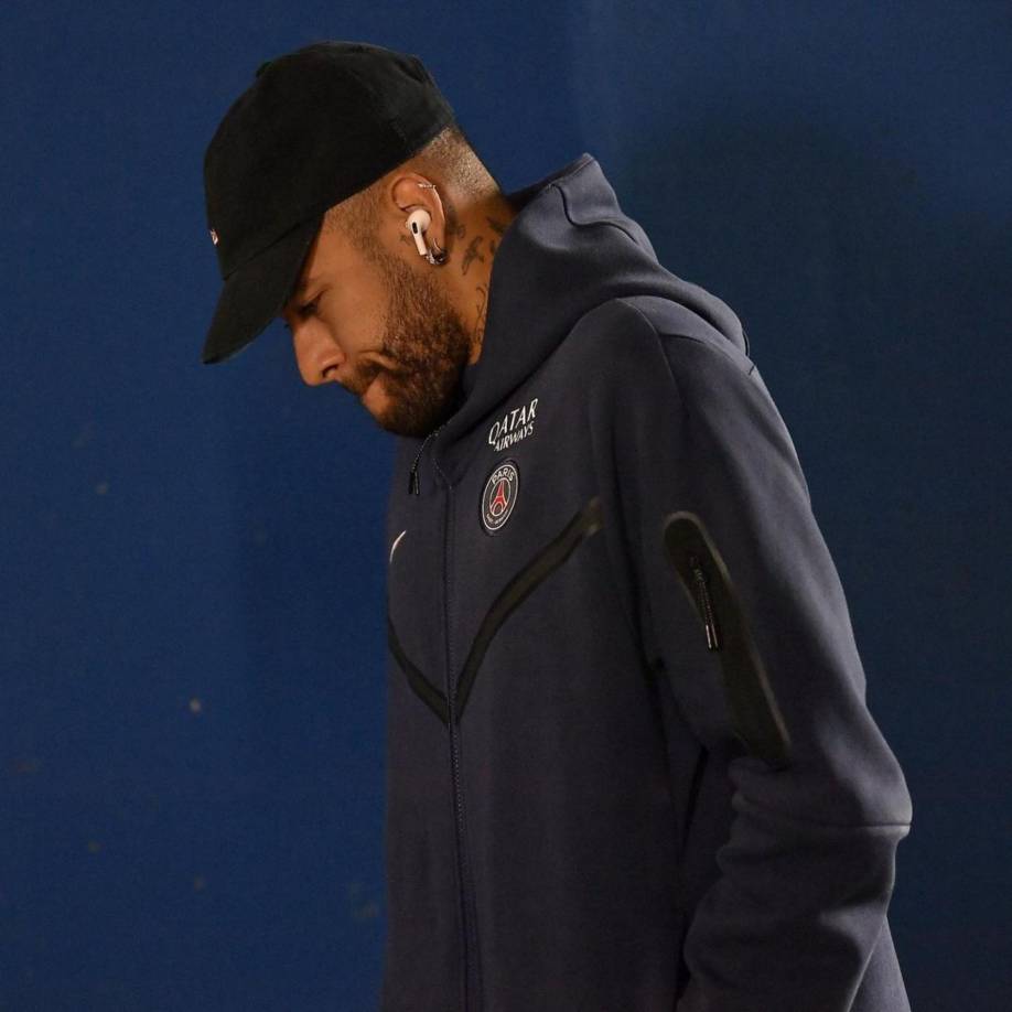Según Le Parisien, Neymar dará un paso al costado y está pensando en su salida. Su destino podría ser en la Premier League, ya que el Manchester United, Chelsea y Newcastle han mostrado su interés en ficharlo. 