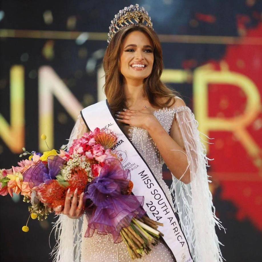 Mia le Roux, que iba a representar a Sudáfrica en la final de Miss Universo este fin de semana en México, se ha retirado de la competición, según han anunciado los organizadores, alegando problemas de salud.