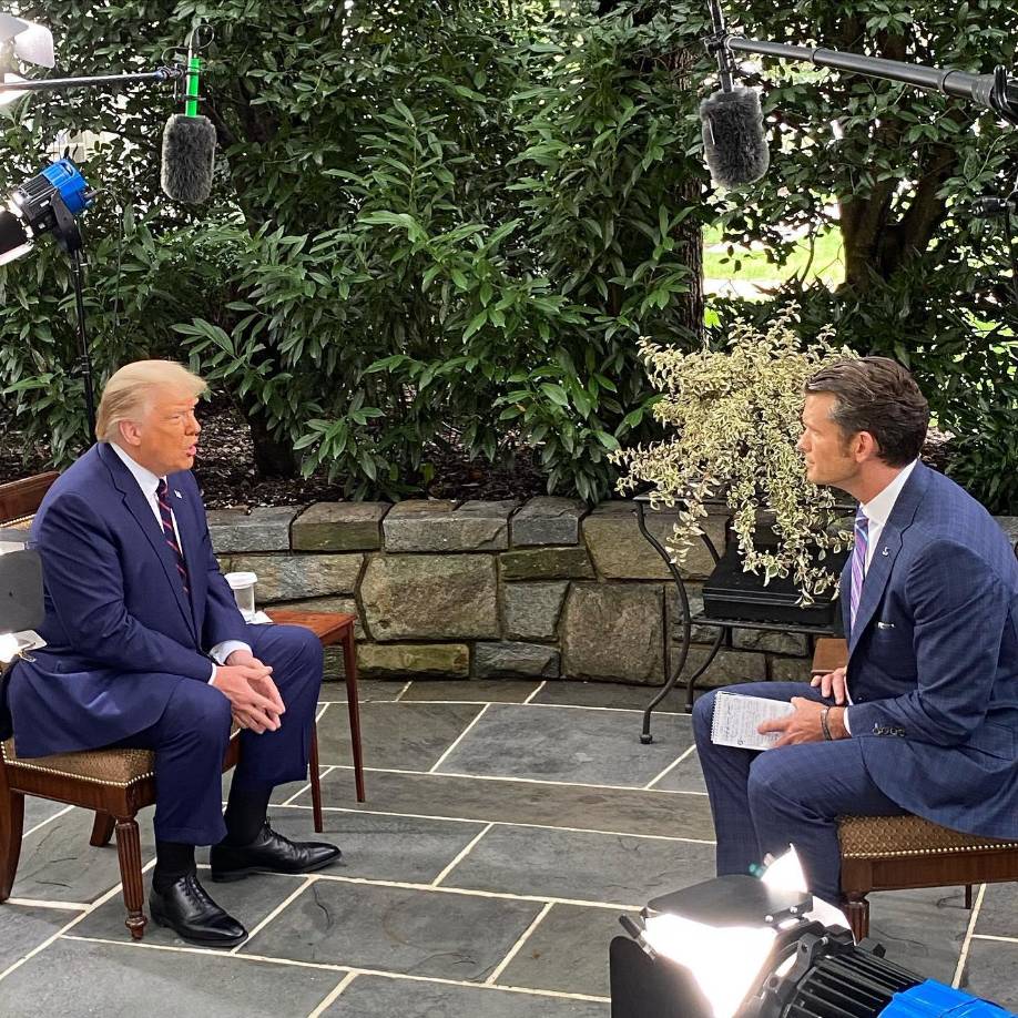 El de Hegseth es una de las nominaciones que el republicano ha comunicado a lo largo de hoy, jornada en la que también anunció que el hombre más rico del planeta, Elon Musk, y el empresario y exaspirante a la nominación presidencial republicana Vivek Ramaswamy liderarán el flamante Departamento de Eficiencia Gubernamental (DOGE, en inglés).