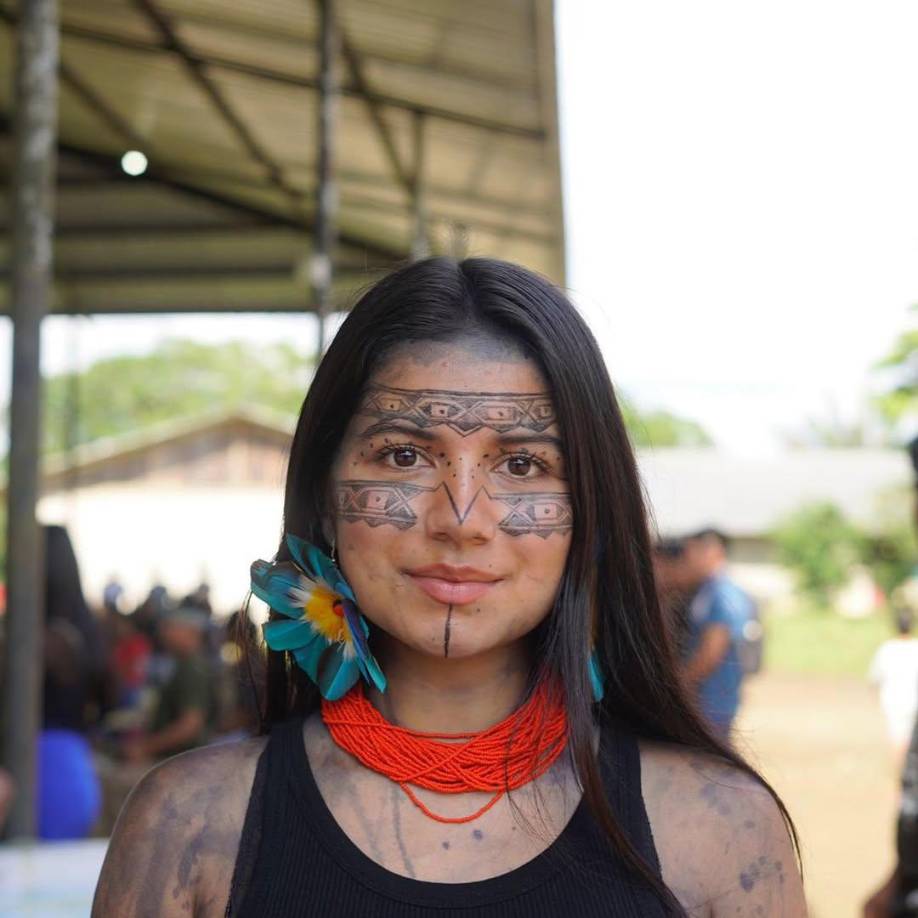 Helena nació el 27 de febrero de 2002, por lo que tiene 22 años. Shawn Mendes nació el 8 de agosto de 1998, lo que lo hace tener 26 años. Es una pareja muy joven, pero prometedora.