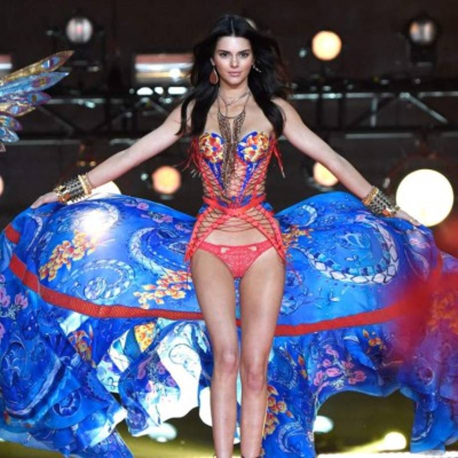 Kendall Jenner en el Victoria's Secret Fashion Show 2015.