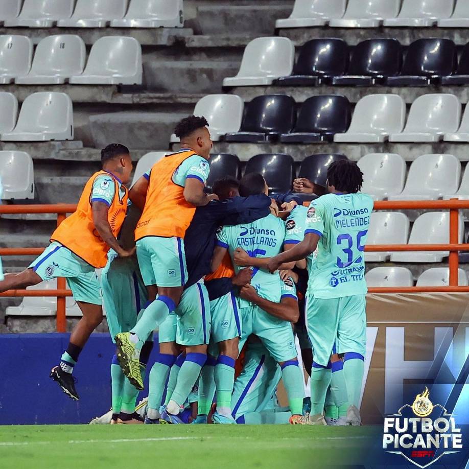 Los jugadores del Motagua celebrando el gol de Eddie Hernández que les dio la clasificación a cuartos de final de la Concachampions.