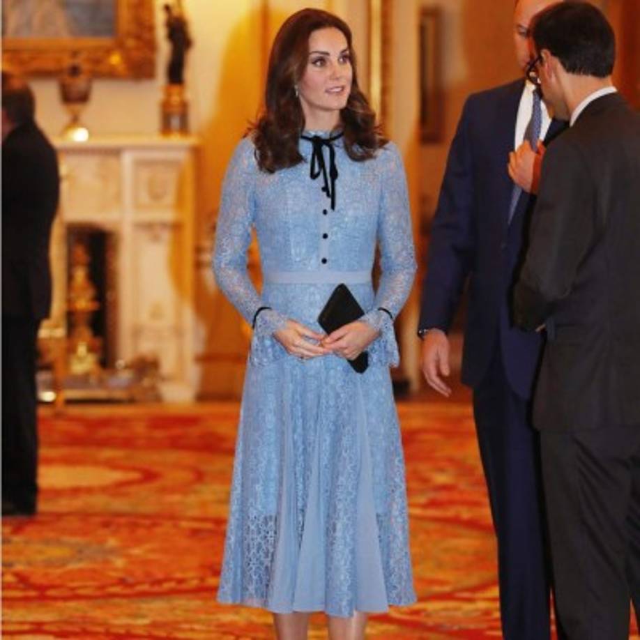 Fiel a su estilo llevó la melena suelta con ondas y un maquillaje fresco y sobrio para resaltar sus rasgos naturales.<br/>