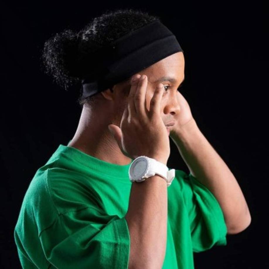 El entorno de Ronaldinho se ha mostrado preocupado ya que el brasileño se ha refugiado en el alcohol tras la muerte de su madre.