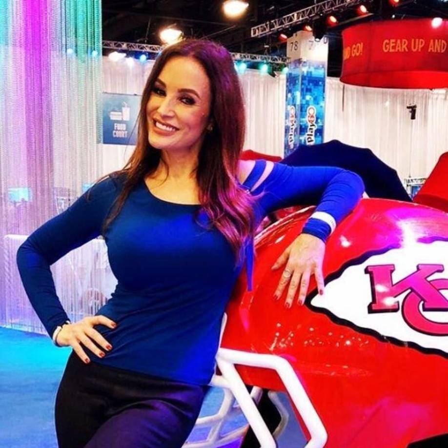 “Creo que ese fue el comienzo de que los agentes y los muchachos de relaciones públicas se acercaran a las chicas para sus clientes y realizaran estas interacciones increíblemente privadas en las que algunas chicas firmaban una renuncia cada vez para asegurarse de que no pueden demandar ni mencionar nada de eso”, explicó Lisa Ann.