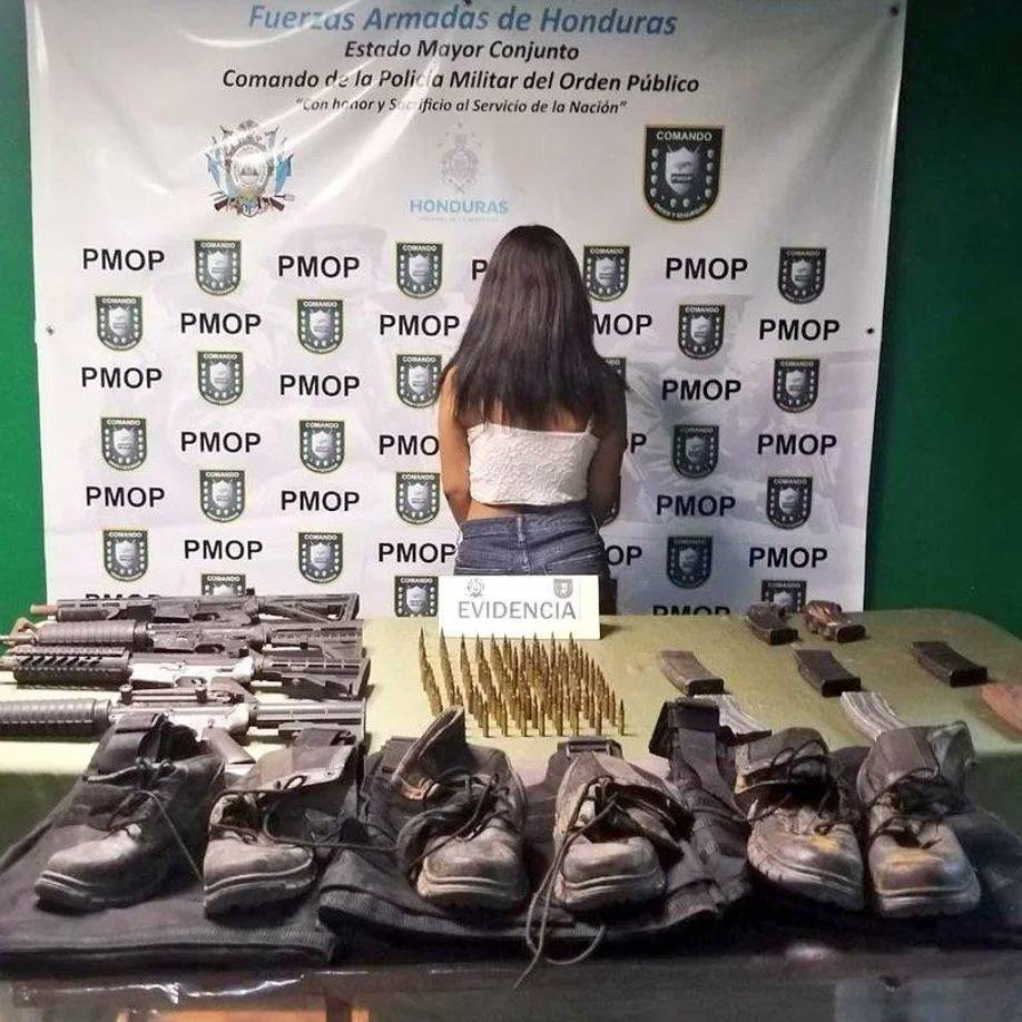La jovencita, de apenas 16 años, fue identificada únicamente con el alias de “La Pelirroja”.