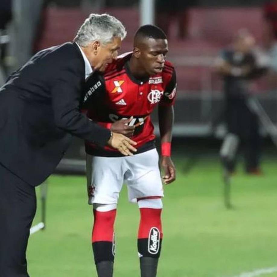 Exitoso - Reinaldo Rueda consiguió posicionar al Flamengo de Brasil en una final internacional 16 años después, fue en la Copa Sudamericana 2017 la cual perdió contra Independiente de Avellaneda de Argentina. El técnico colombiano dirigió a Vinicius Jr. en sus inicios en el fútbol profesional. Ahora juega en el Real Madrid.