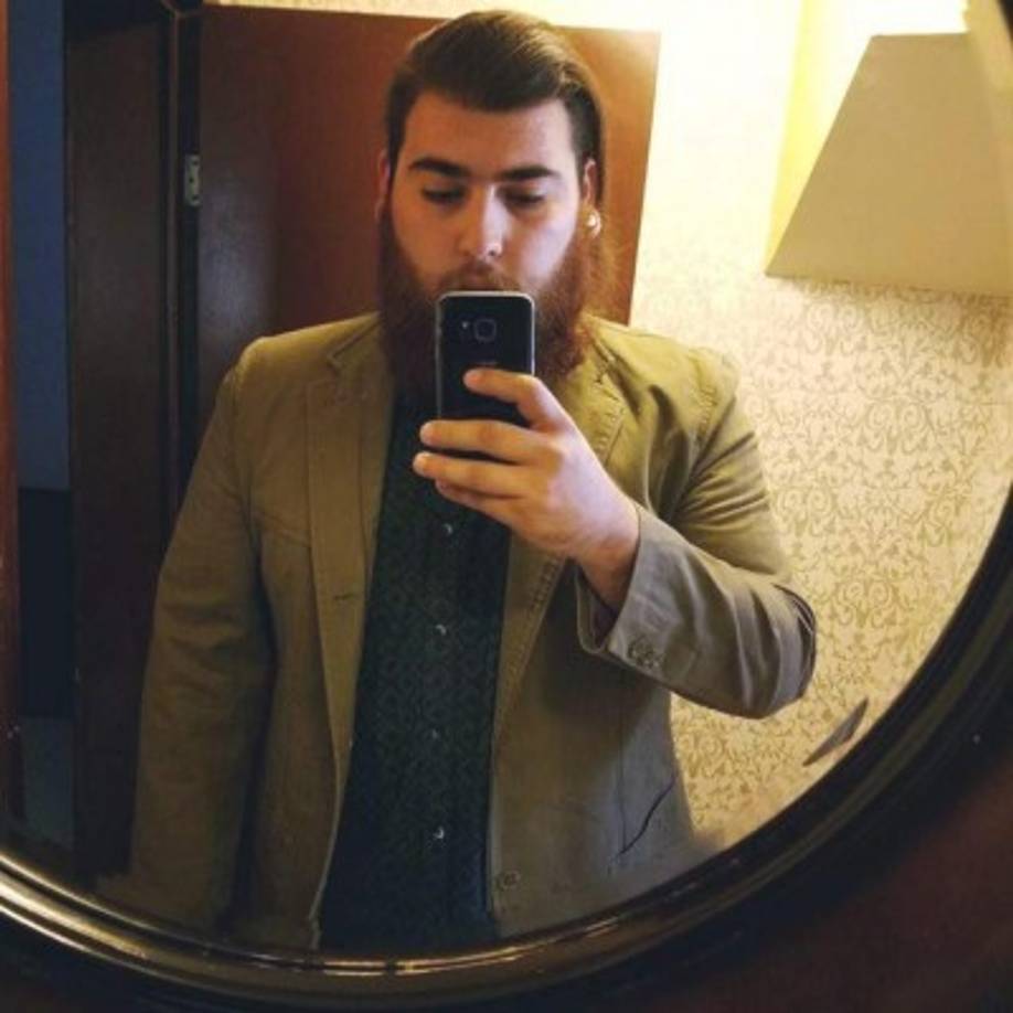 Javier Salomón Aceves tenía 25 años y era originario de Mexicali. El universitario tocaba la batería en una banda de death metal llamada Betray Me y era un fanático del cine.