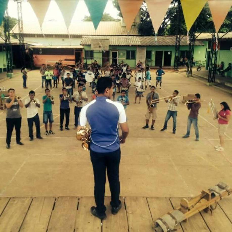 Franklin Omar era saxofonista de banda marcial “Los Lobos” del Instituto Miguel Rafael Madrid y venía a una graduación cuando encontró la muerte.