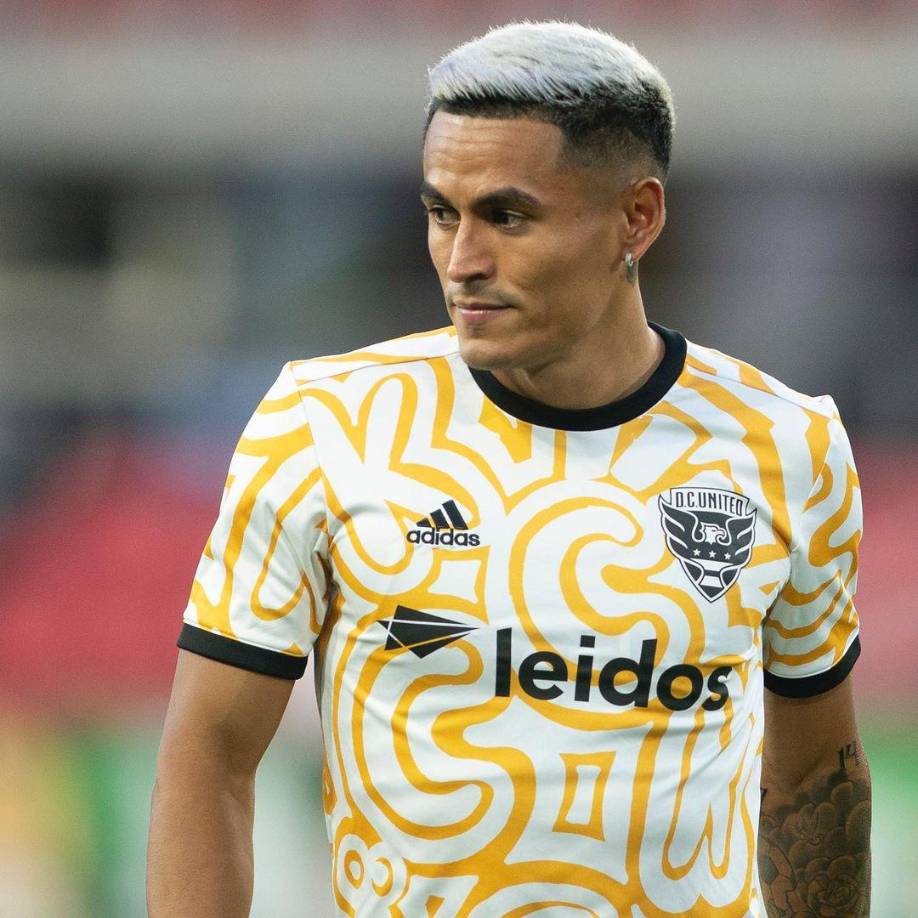 Además de “una fotografía porque quería un carro del año, se lo íbamos a alquilar, además de pagar alquiler de una casa y un apartamento para recibir a sus amistades”, expresó después a minuto 90.