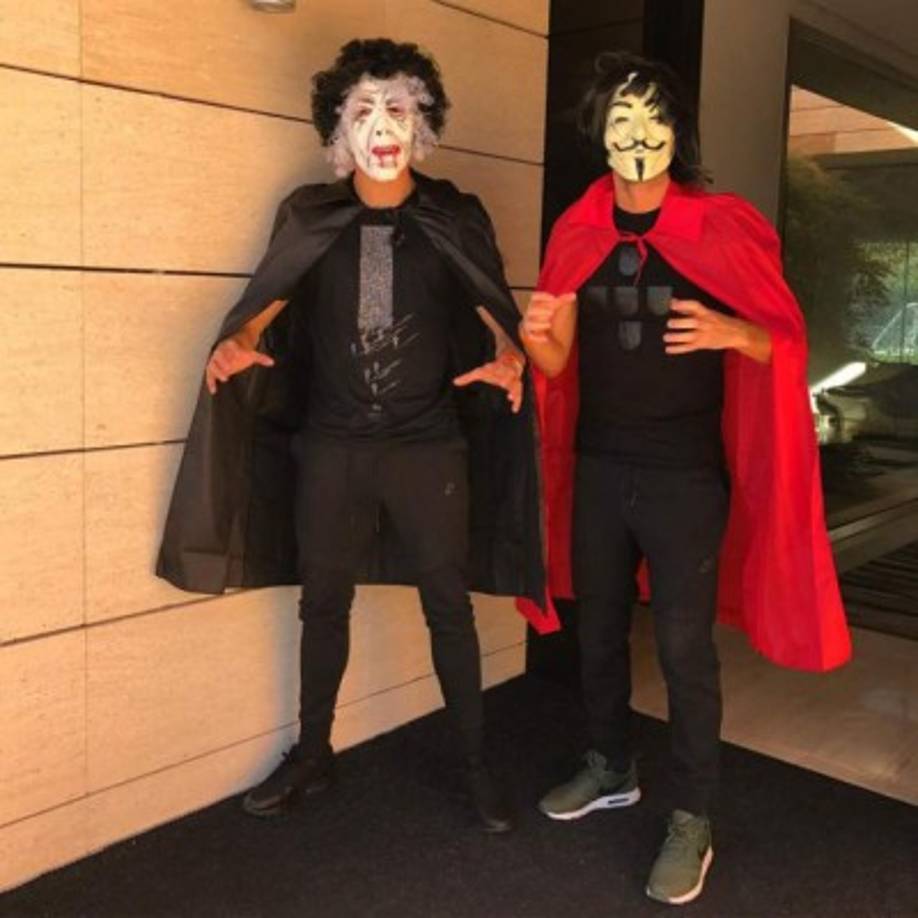 Cristiano Ronaldo no quiso perder la oportunidad de aprovechar el tirón de Halloween en su cuenta de Instagram. Aunque el disfraz del futbolista haya sido, probablemente, el menos trabajado de todos.