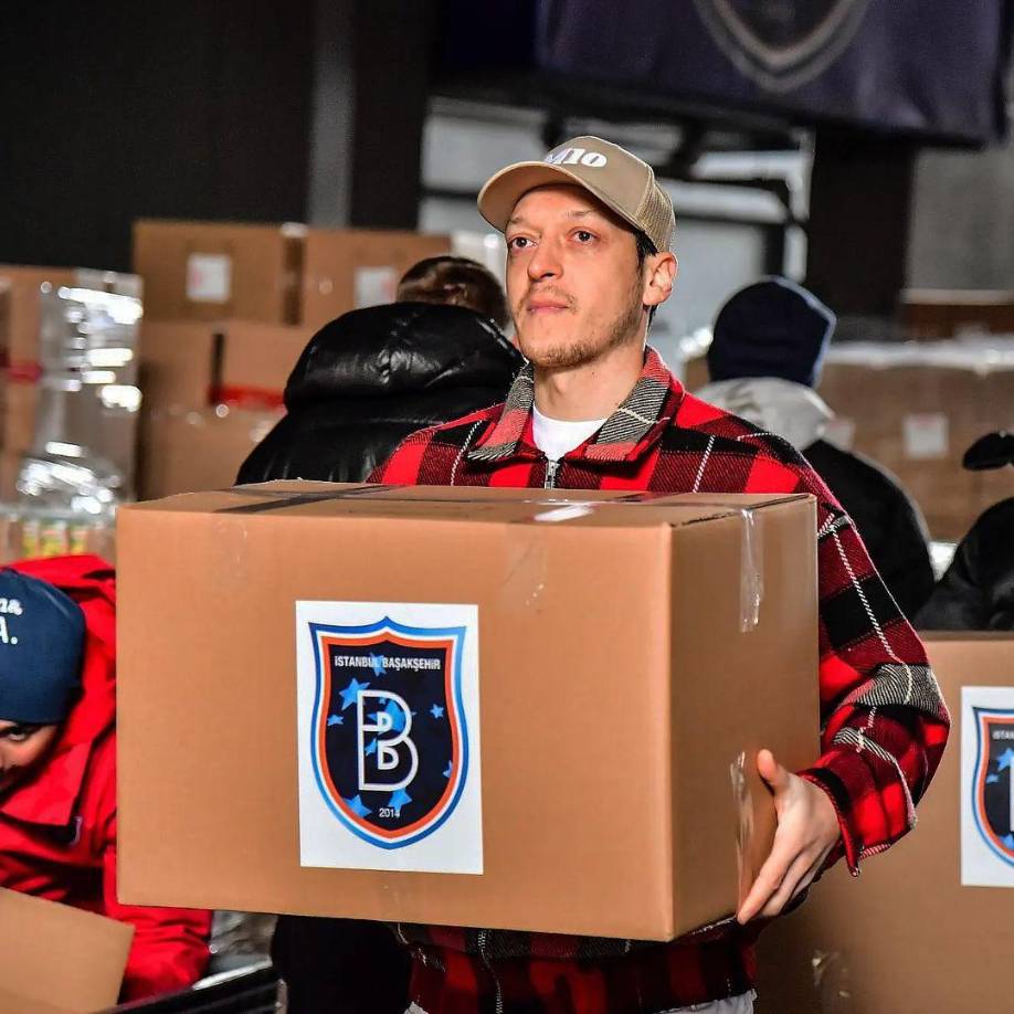 A sus 34 años de edad, Mesut Özil anunció su retiro oficial del fútbol y ahora se enfocará de lleno al increíble imperio empresarial que ha montado a lo largo de los últimos tiempos.