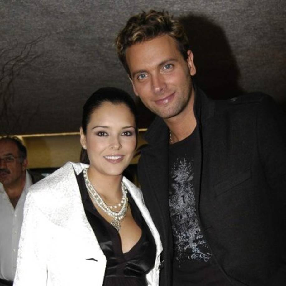 En 2004 llegó a su vida Patricio Borghetti con quien estuvo casada 6 años, después se divorciaron, dejando a la actriz muy afectada, aunque esto le sirvió para crecer como mujer, según las mismas palabras de Valdez. <br/>