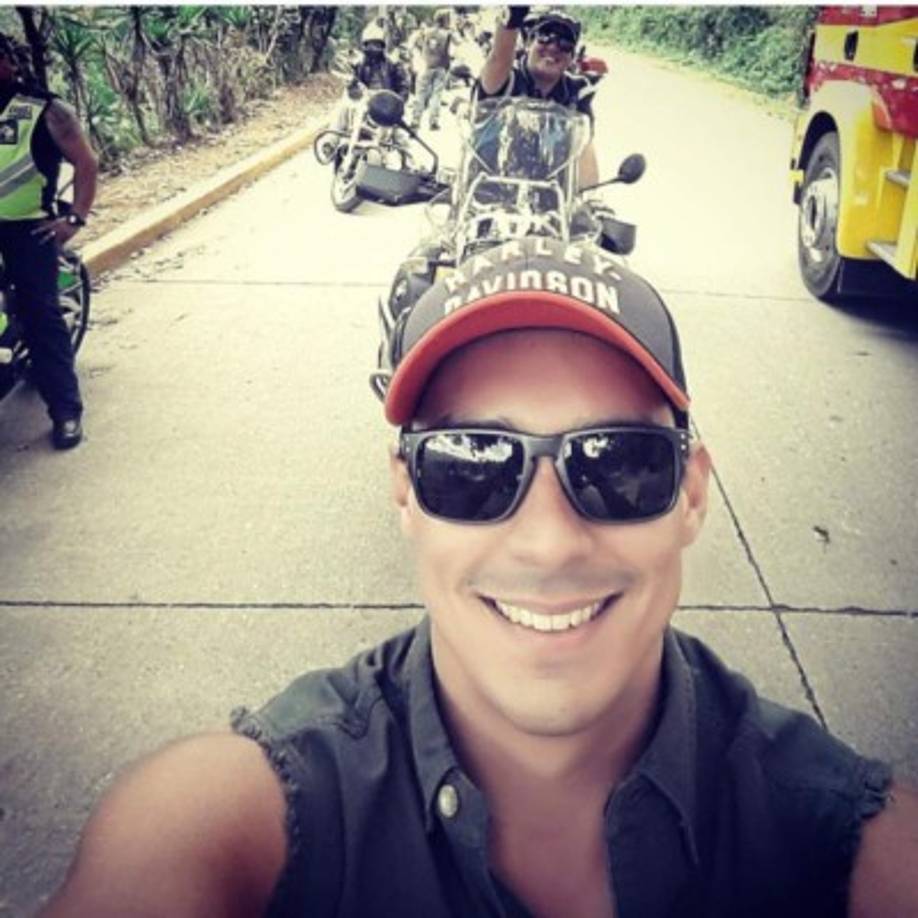 El sexy candidato a diputado arranca suspiros entre las hondureñas y da de qué hablar entre los hombres también, pues actualmente es un boom por su físico.