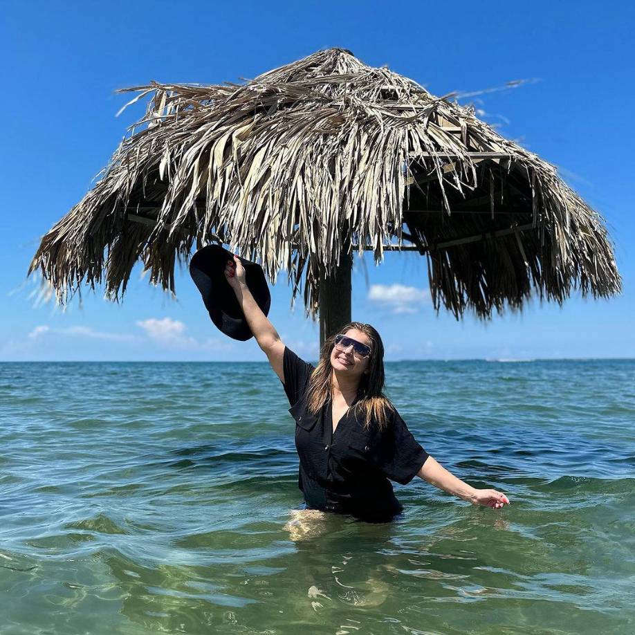 A lo largo de su trayectoria en televisión, la comunicadora hondureña ha demostrado su profesionalismo en cámaras y, a través de sus redes sociales muestra aspectos de su vida personal, como sus viajes, cumpleaños, fiestas familiares y el día a día con sus hijos y esposo.