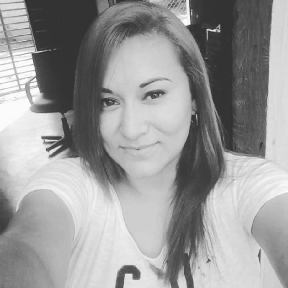 Sujetos que iban en una motocicleta le dispararon a la abogada en el momento en que iba en su camioneta verde, placas HAL 7615.