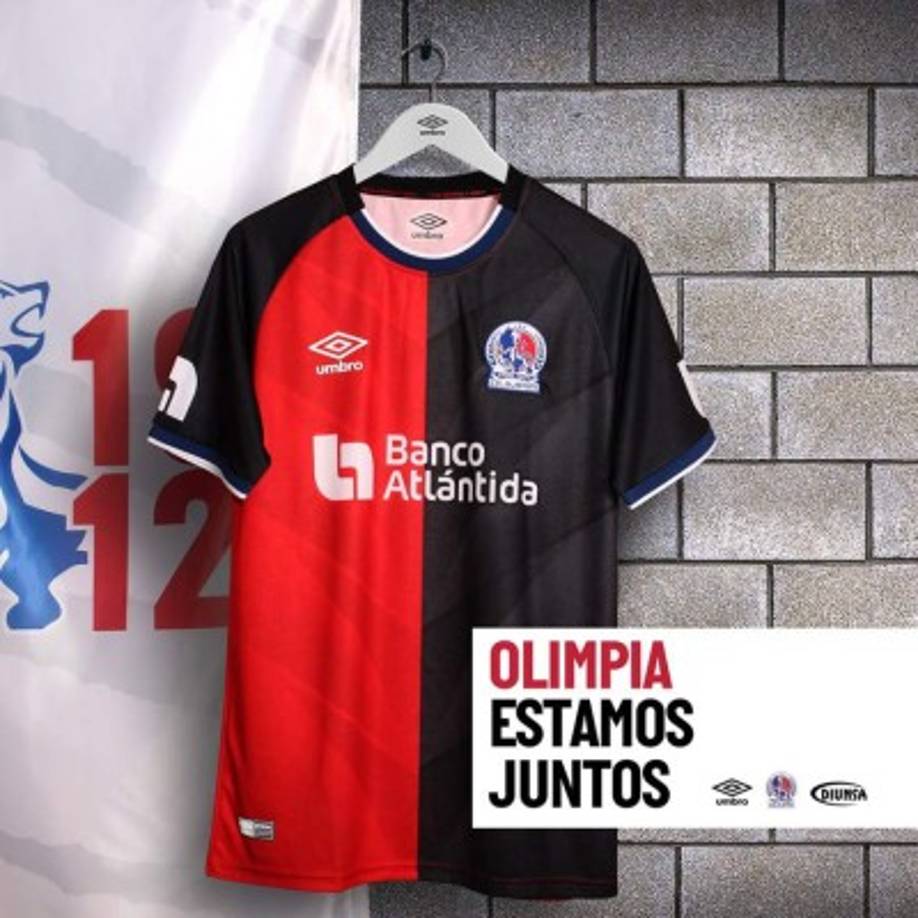 Esta camiseta ha sorprendido a muchos y en las redes sociales la han empezado a comparar con la de otros equipos como la de Newell's Old Boys de Argentina o Atlas de México.