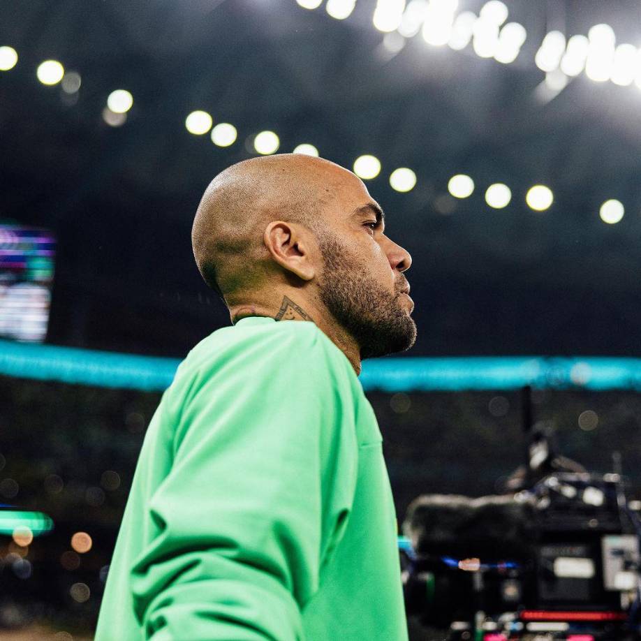 Según la prensa española, Alves irá el miércoles de la cárcel a los juzgados de Barcelona donde la jueza le notificará su resolución y le impondrá el pago de 150.000 euros (165.000 dólares).