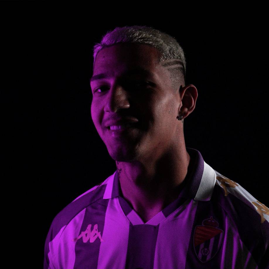 El Real Valladolid y el Valencia CF han alcanzado un acuerdo para el traspaso de Marcos André, quien regresa a la entidad blanquivioleta para comprometerse hasta el 30 de junio de 2028.