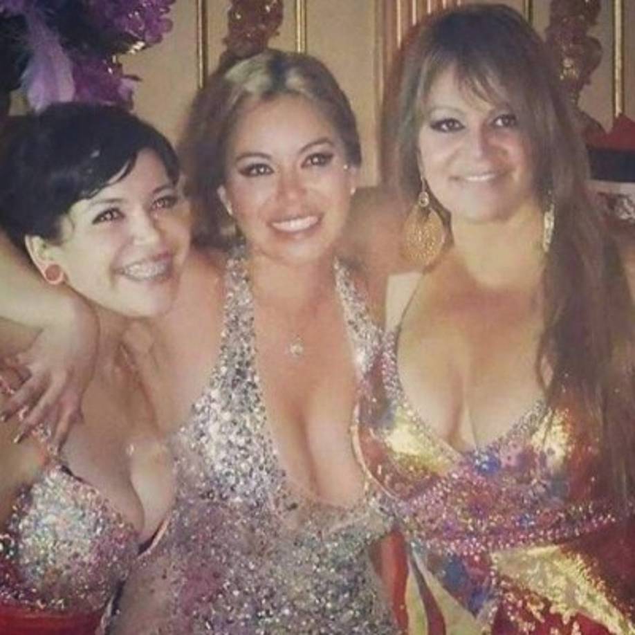 Rosie Rivera fue la hermana más cercana a la fallecida Jenni Rivera, ella la consideraba su fiel confidente.