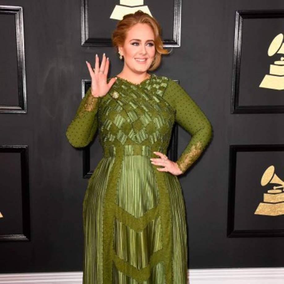La británica Adele logró 69 millones de dólares gracias a su disco '25'.