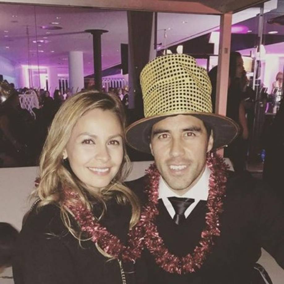 Claudio Bravo con su esposa Carla Pardo.