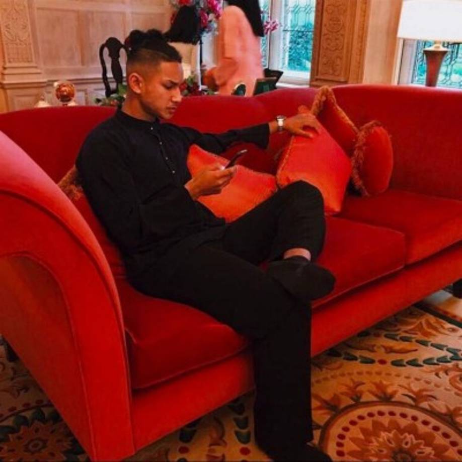 La competencia para Faiq Bolkiah no ha sido nada fácil. Después de jugar fútbol juvenil para AFC Newbury, firmó un contrato de 1 año con la famosa academia juvenil de Southampton en 2009.<br/><br/>No llamó la atención lo suficiente como para asegurar un contrato a tiempo completo y se fue al Arsenal en 2013, jugando para los 'Gunners' en la Copa Lion City 2013.