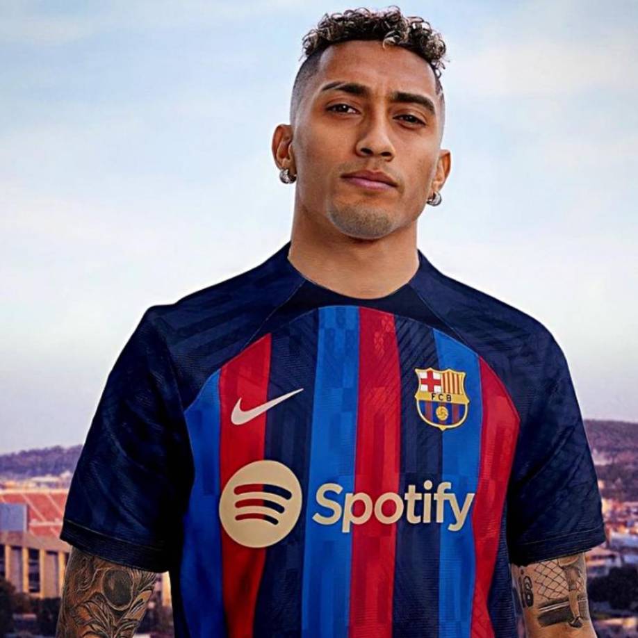 DELANTEROS: Raphinha. El extremo brasileño llega para renovar la zona ofensiva del Barcelona.