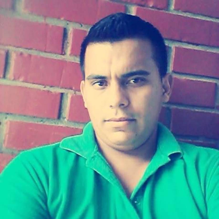 Óscar se conducía a bordo de una camioneta con Alonso Posada Castro (30) y Manuel de Jesús Torres (26), también víctimas de la masacre.