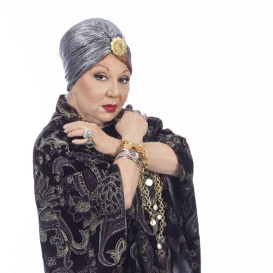 La veterana actriz Ángela Meyer, que tuvo su mayor éxito durante la década de los setenta del pasado siglo, mostró su disconformidad con la decisión de la ASCAP de reconocer al cantante del género urbano como 'Compositor del año'.<br/><br/>La postura de Meyer, que tuvo la sección 'Chianita gobernadora' dentro de 'El show de las 12', producido por Paquito Cordero para Telemundo, fue apoyada por su colega Sharon Riley, que tampoco aprobó la distinción.