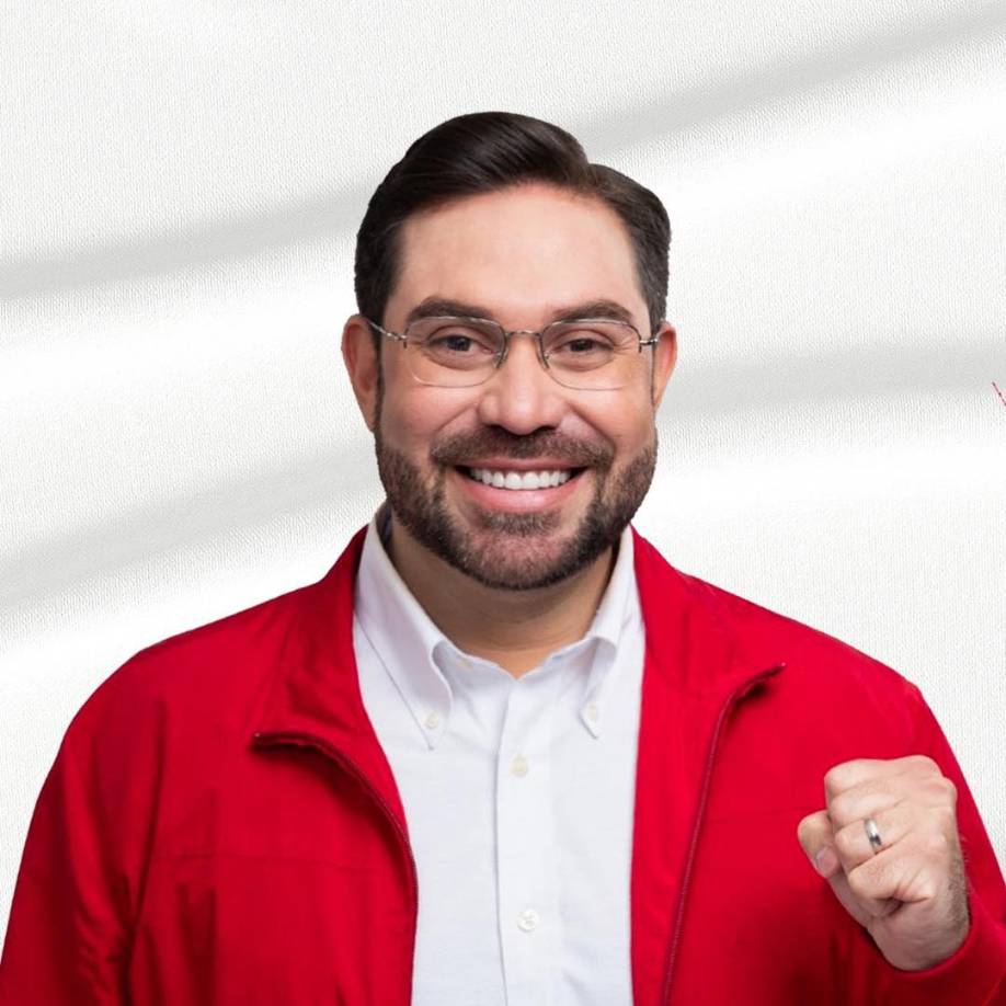 Cálix continuó con una crítica directa hacia el contexto actual del país: “No podemos seguir en manos de delincuentes, de corruptos, de narcotraficantes que truncan los sueños y las esperanzas de las futuras generaciones”. 