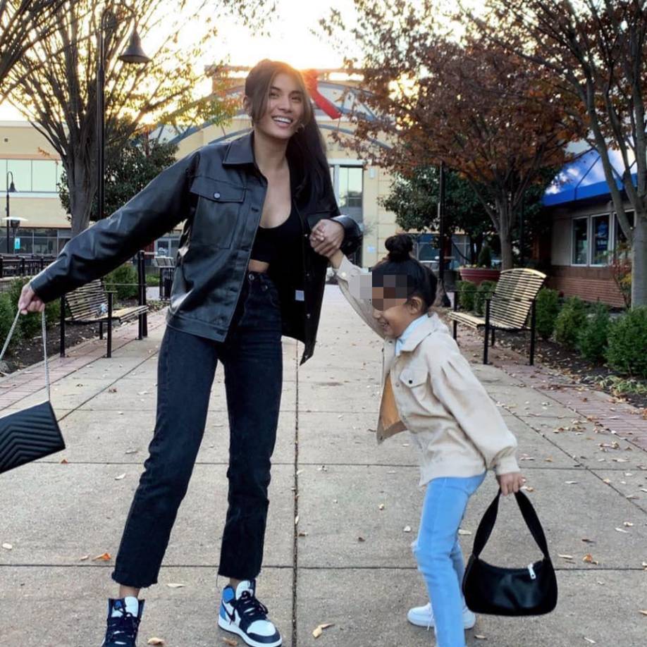 En su apartamento de San Diego, disparó tres veces contra Rayburn Barron, de 29 años, y luego apuntó a su esposa, a quien le disparó en la cabeza.