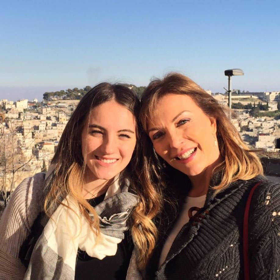 “Cuando yo salí en Playboy en 1992 me corrieron de una telenovela. A mí me hizo un daño espantoso en ese momento”, contó Flores. ‘La pícara soñadora’ fue el melodrama del que el productor Valentín Pimstein la despidió, pues no estaba de acuerdo en que apareciera en la revista para caballeros.