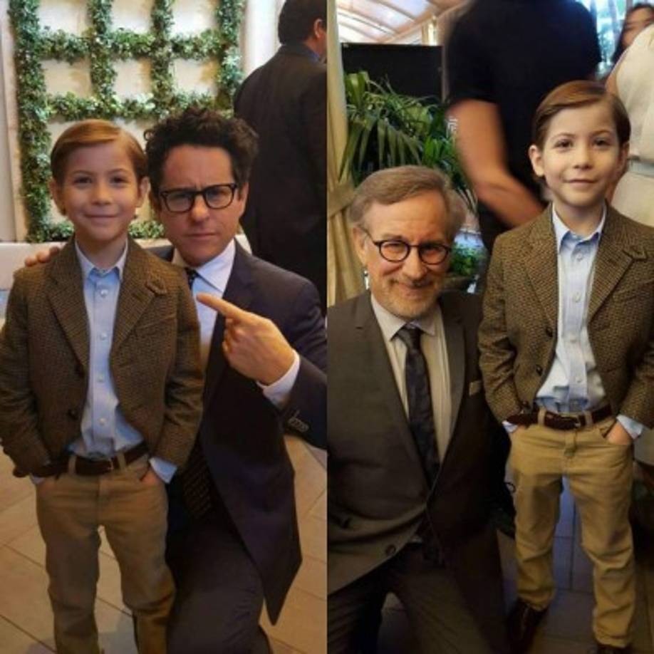 Jacob Tremblay con los directores J. J. Abrams y Steven Spielberg.<br/><br/><br/>