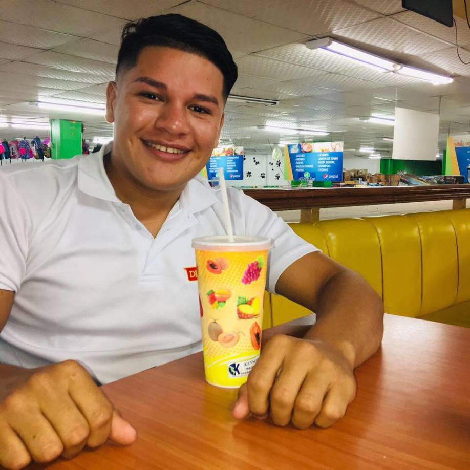 “Meme” era padre de una niña y era muy querido en Tocoa en donde gozaba de gran popularidad.