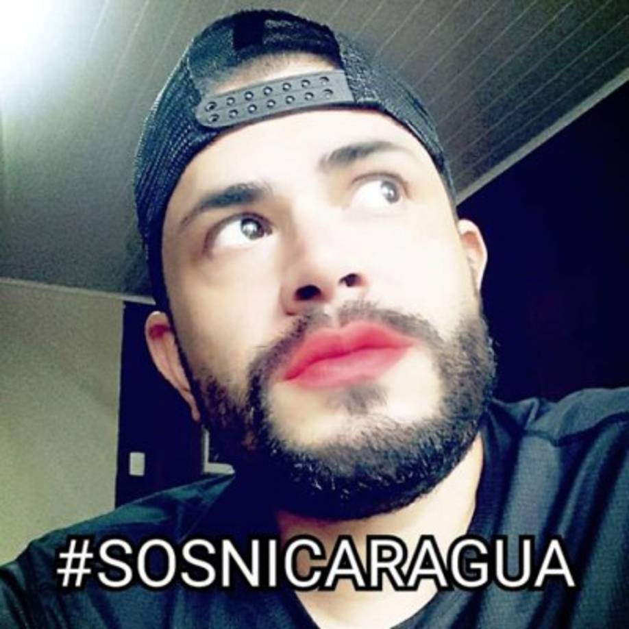 La anécdota de Chow se viralizó en redes sociales, donde mujeres y hasta hombres se han pintado los labios de rojo y han publicado sus fotos con la etiqueta también '#soypicorojo'.