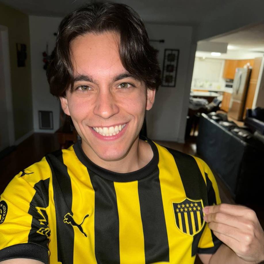 Carlos Espina agregó que: ”Así que mi amigo Shin, ahí te van otros 25 mil dólares para que sigas construyendo escuelas”.