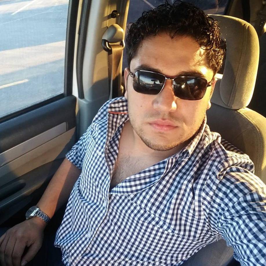 En el Nissan iban dos personas, el conductor que fue llevado grave a un hospital local y Juan Antonio Ávila, quien murió al instante.