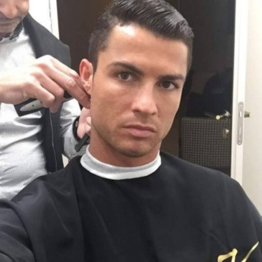 Tiene un peluquero personal.