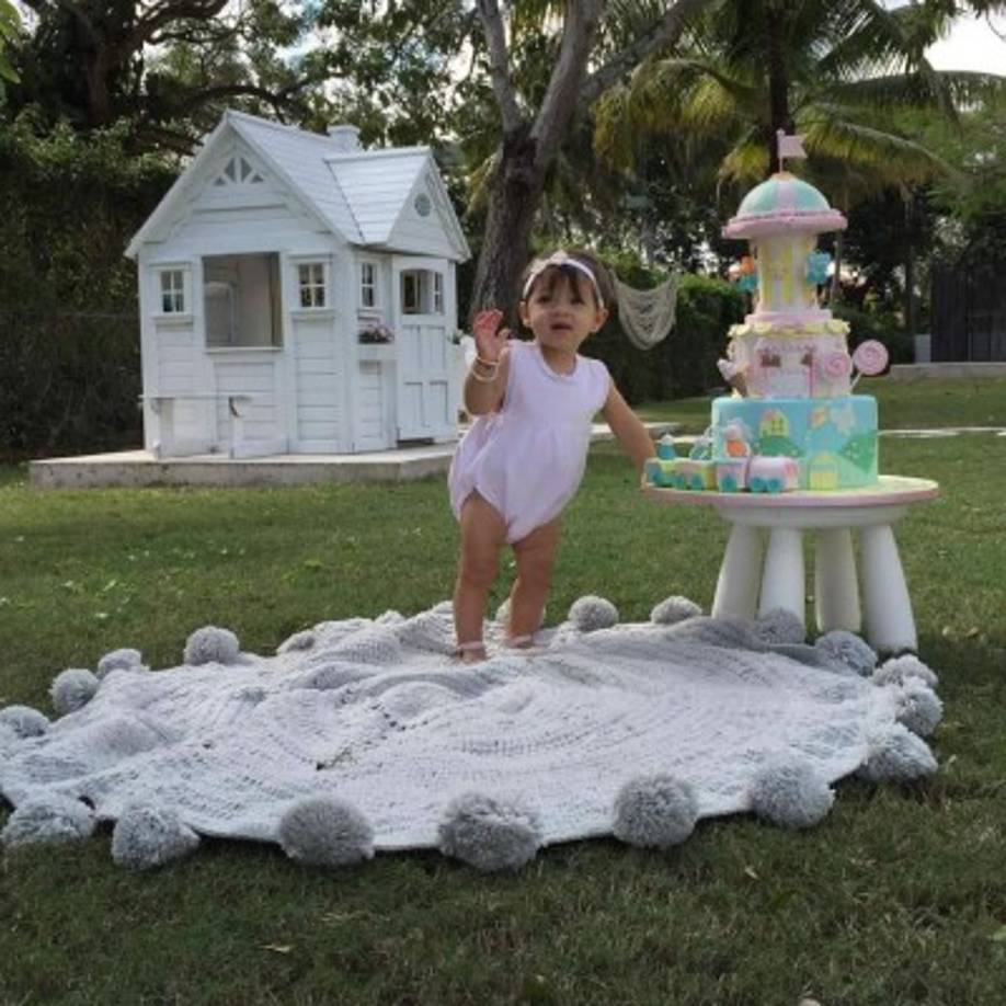 Las mejores fotos de Alaïa, la hija de Adamaris López y Toni Costa.