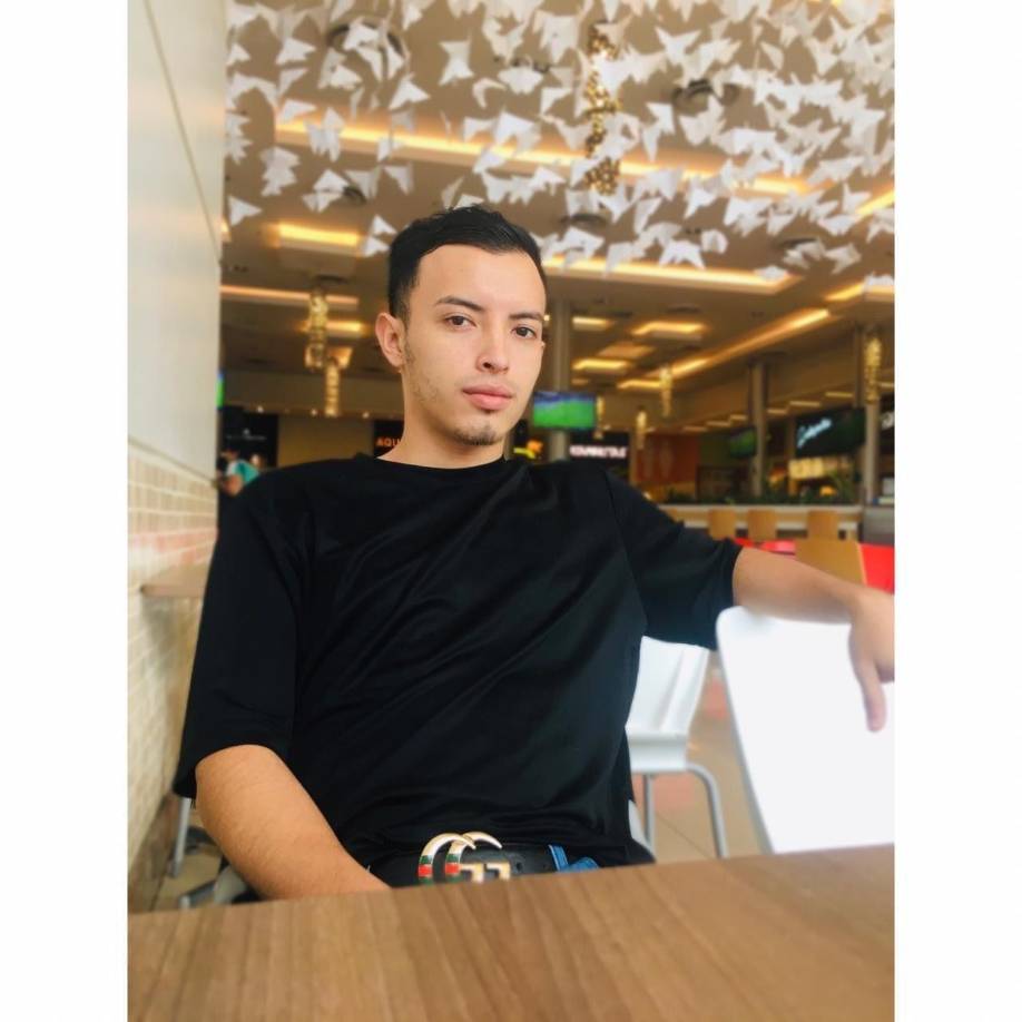 Las autoridades llegaron al lugar para identificar al fallecido. 