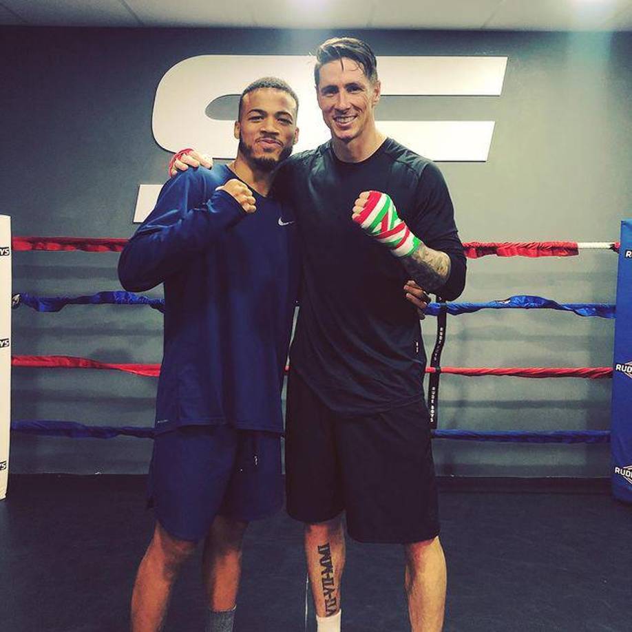 Sin embargo, Fernando el ‘Niño’ Torres ha tenido un gran y sorprendente cambio físico con el paso de los años: entrenamiento, constancia y dedicación han sido parte del proceso del exfutbolista.
